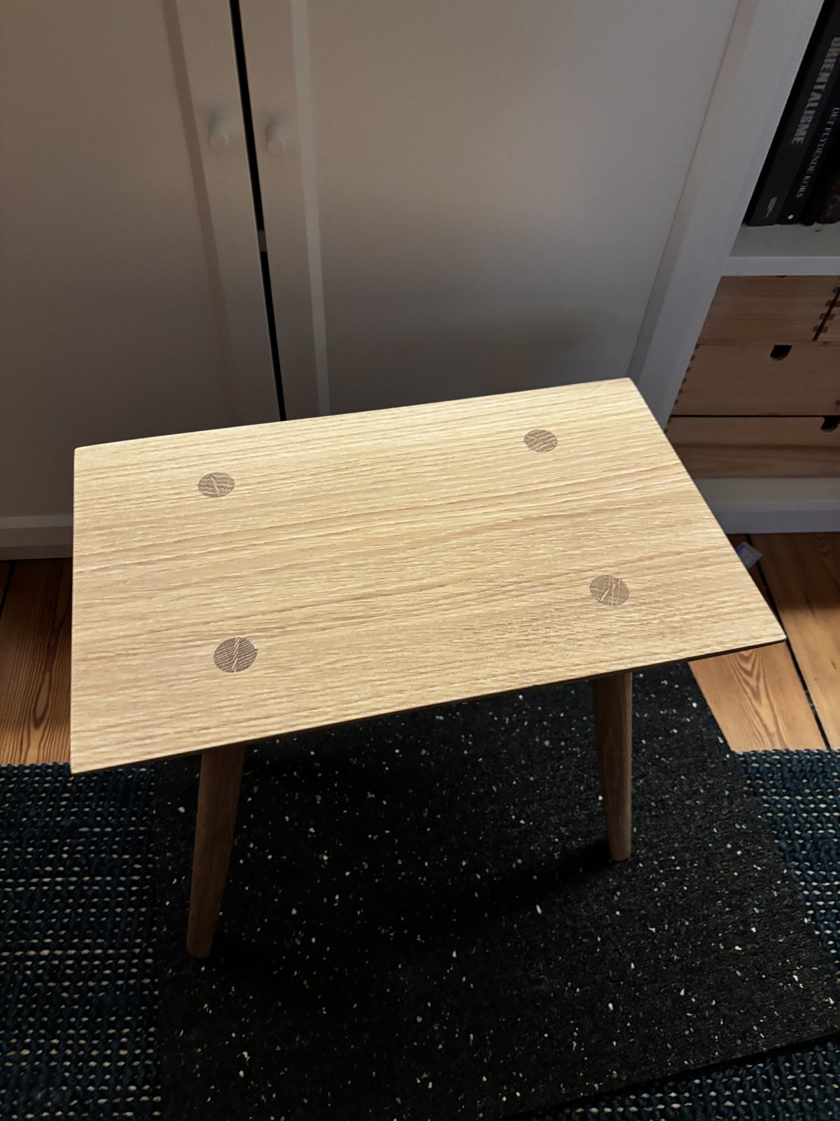 The seat from above with four wedged tenon ends